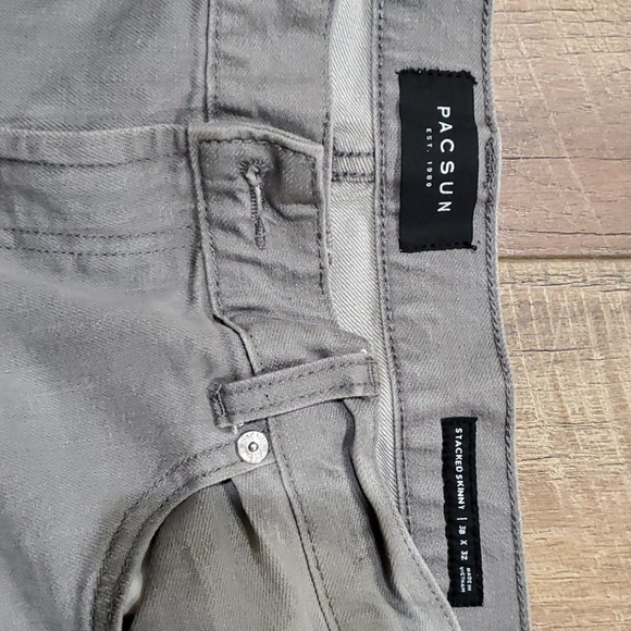 Jeans - Picture 2 of 3